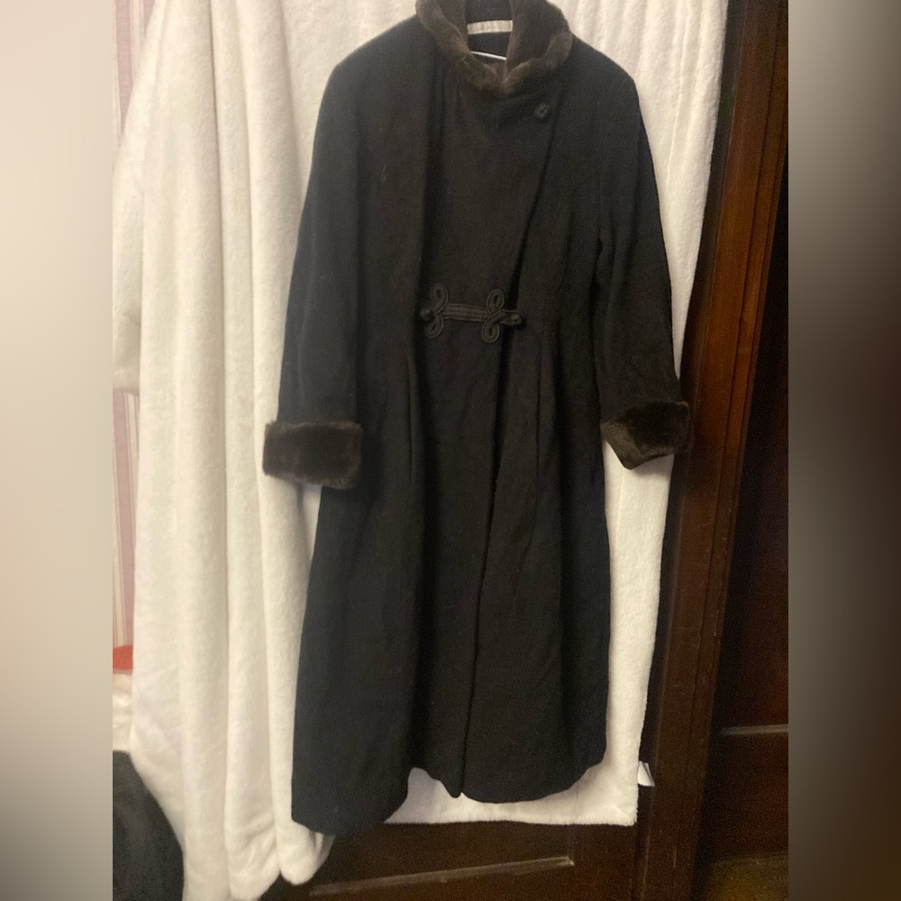 VTG. PERRY ELLIS Black 💯 Percent Wool Coat Size 8.